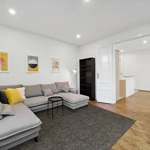 Big Spacious In Apartment