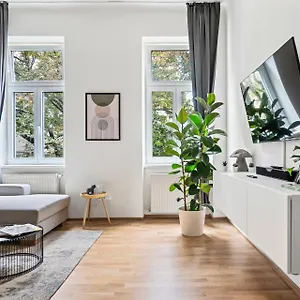 Apartment Cozy, Generous - 10 Min To City-centre - Contactless 24h Check-in